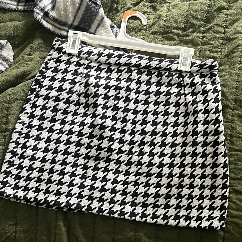 Black and White Houndstooth Skirt